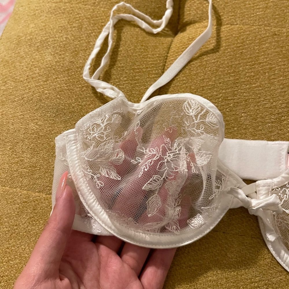 Victoria’s secret floral bralette - Picture 2 of 4
